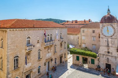 Hırvatistan 'ın yaz aylarında Trogir' in hava manzarası
