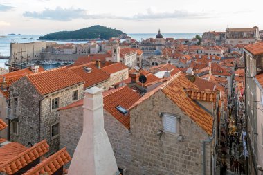 Hırvatistan 'da yaz aylarında Dubrovnik' in eski kent manzarası