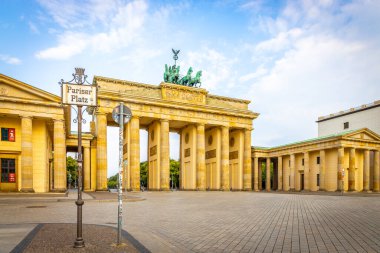 Brandenburg kapısı yaz günü, Berlin