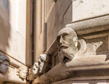 Yazın Sibenik 'teki St. James Katedrali' nin dekoratif başkanları. 