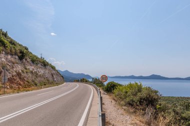 Yazın Balkanlar 'da Yol