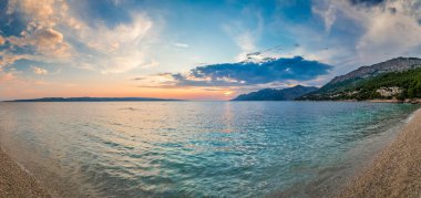 Yazın Adriyatik Denizi 'nde gün batımı