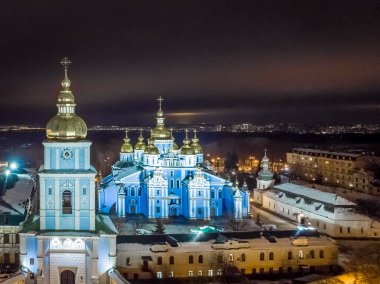 Ukrayna, Kyiv 'deki Aziz Michaels Katedrali' nin havadan görünüşü