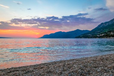 Yazın Adriyatik Denizi 'nde gün batımı