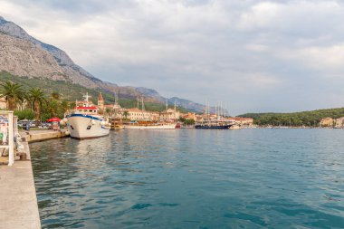 Akşamları Makarska Rivierası manzarası, Hırvatistan
