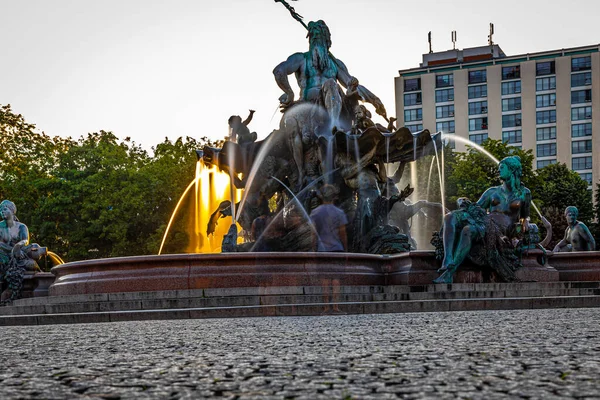 Neptunbrunnen Noite Verão — Fotografia de Stock