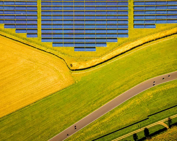 Luftaufnahme Des Solarbatteriefeldes Englischer Landschaft Großbritannien — Stockfoto