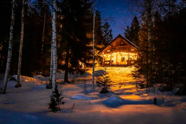 Huis Aan Het Meer Winternacht — Stockfoto