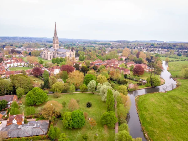 Lkbaharda Salisbury Katedrali Nin Havadan Görünüşü — Stok fotoğraf