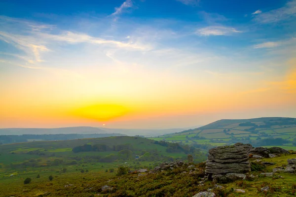 Widok Zachodu Słońca Park Narodowy Dartmoor Rozległy Wrzosowisko Hrabstwie Devon — Zdjęcie stockowe