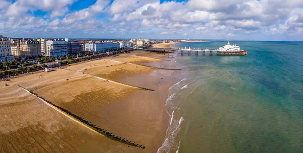 İngiltere 'de yazın Eastbourne' un hava manzarası