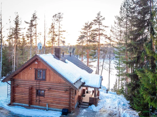 芬那德湖畔房屋冬季鸟瞰图 — 图库照片