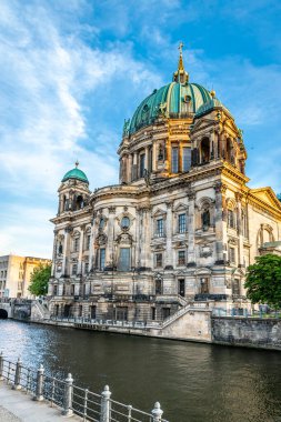 Akşamları Berlin 'de Berlinler.