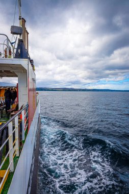 İskoçya 'nın batı kıyısındaki Mallaig' den Armadale 'e feribot.