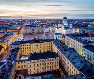 Helsinki 'nin Finlandiya' daki kış günbatımı manzarası