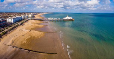 İngiltere 'de yazın Eastbourne' un hava manzarası