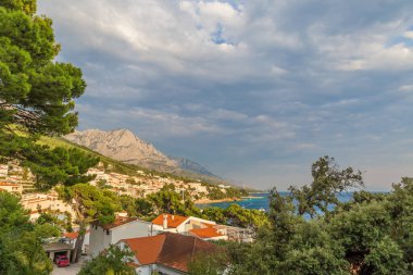 Brela 'nın yaz ayındaki hava manzarası, Hırvatistan