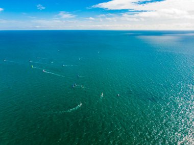 İngiltere 'deki yelkenli yarışlarının havadan görüntüsü