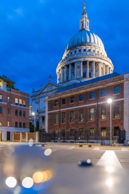 Kristal küre vasıtasıyla Aziz Paul manzarası