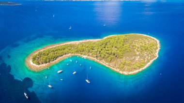 Hırvatistan 'daki Hvar adasının hava manzarası