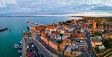 İngiltere 'nin Wight adasındaki Yarmouth' un hava panoramik görüntüsü.