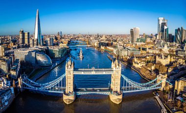 Synny sabahında Tower Bridge manzarası, Londra