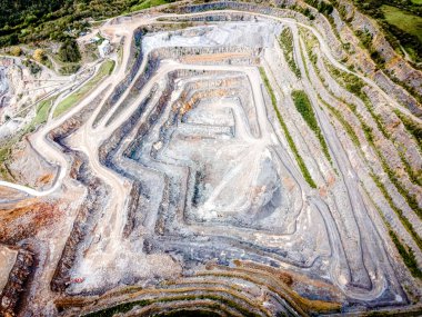 Somerset, İngiltere 'deki kireçtaşı ocağının hava manzarası.