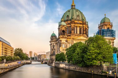 Akşamları Berlin 'de Berlinler.