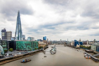 Bulutlu bir günde Londra 'nın Çömleği, İngiltere