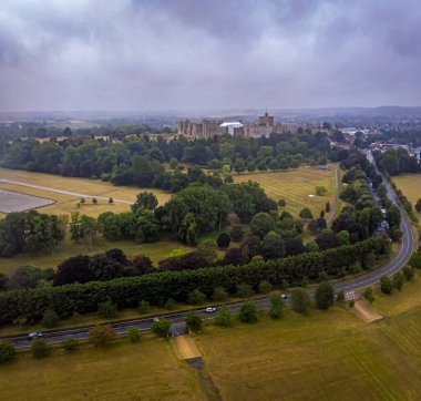 Windsor kalesinin ve Thames nehrinin hava görüntüsü, İngiltere
