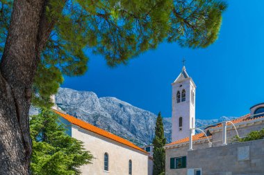 Yazın Baska Voda 'daki Hıristiyan kilisesi, Hırvatistan