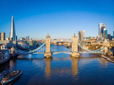 Synny sabahında Tower Bridge manzarası, Londra