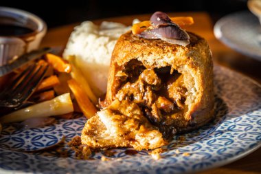 Klasik biftek ve bira turtası, İngiltere