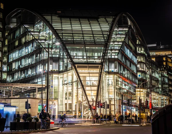 ロンドンの夜のヴィクトリア駅 — ストック写真