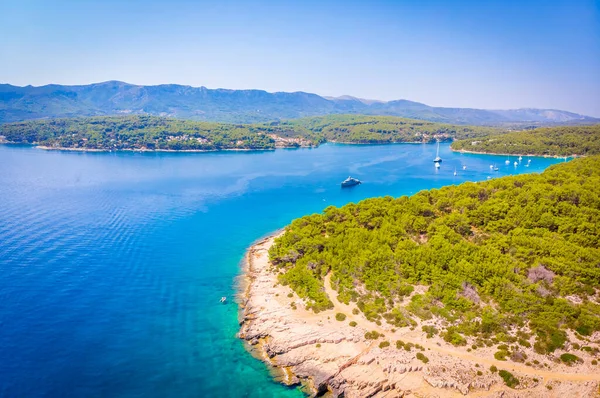 Hırvatistan 'daki Hvar adasının hava manzarası