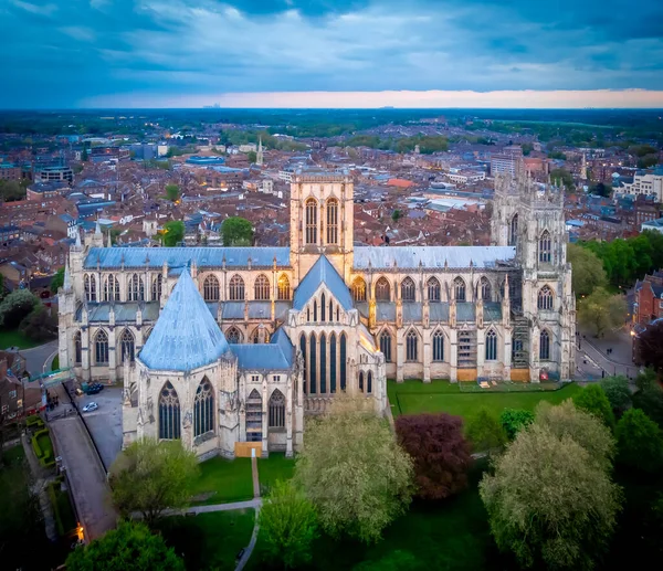 イギリス ヨーク ミンスターの空中夕暮れの景色 — ストック写真