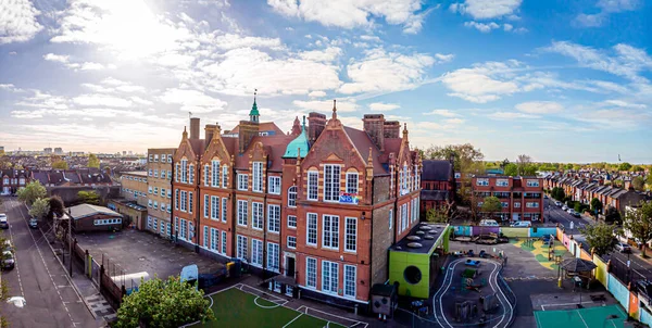 Sabah Londra Nın Banliyösündeki Okulun Havadan Görüntüsü — Stok fotoğraf