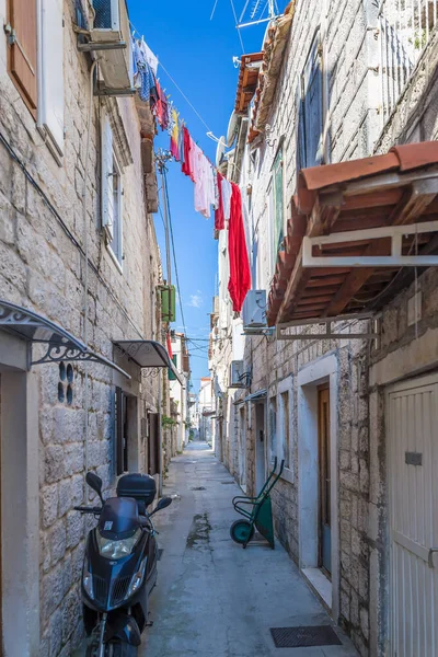Άποψη Των Στενών Δρόμων Του Trogir Καλοκαίρι Κροατία — Φωτογραφία Αρχείου