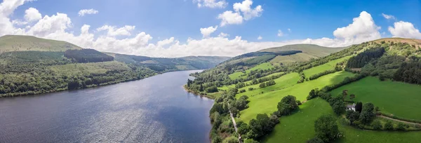 Vista Aérea Lago Parque Natural Brecon Beacons País Gales — Fotografia de Stock