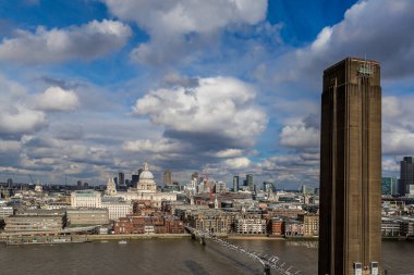 Londra, İngiltere 'de güneşli bir gün.
