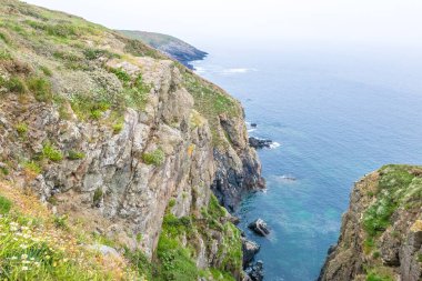 Galler 'deki Pembrokeshire kayalıklarının görüntüsü