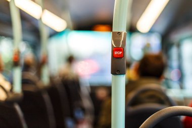 Dur düğmesi çift katlı otobüs, Londra 'da