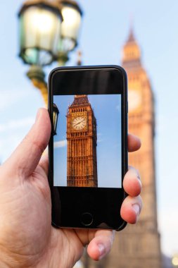 Big Ben 'in kış sabahı Londra' da çekilmiş ve paylaşılmış bir fotoğrafı.