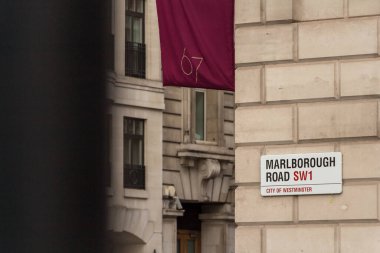 Ünlü binaların cepheleri ve Londra sokaklarının mimari detayları, şehir manzarası. 