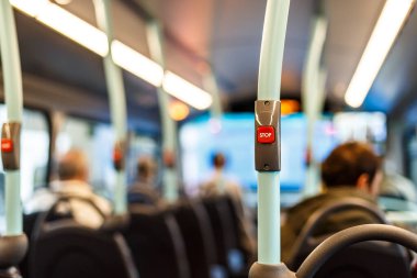 Dur düğmesi çift katlı otobüs, Londra 'da