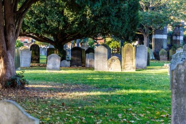 Sonbaharda Chiswick Kilisesi, Londra, İngiltere