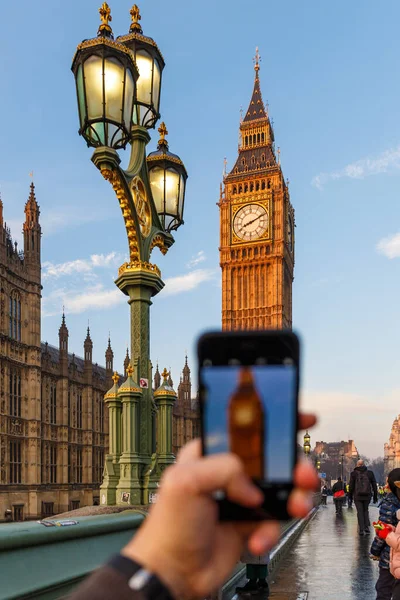 Tomando Publicando Una Foto Big Ben Mañana Invierno Londres — Foto de Stock