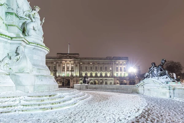 Buckingham Palace Snow Night Londra Regno Unito — Foto Stock