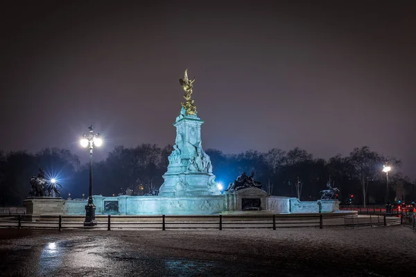 Букингемский Дворец Снежную Ночь Лондон Великобритания — стоковое фото