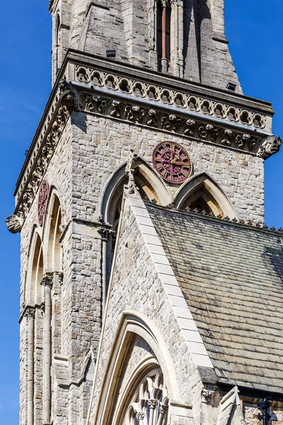 Klocka Gamla Engelska Kyrkan Våren London — Stockfoto